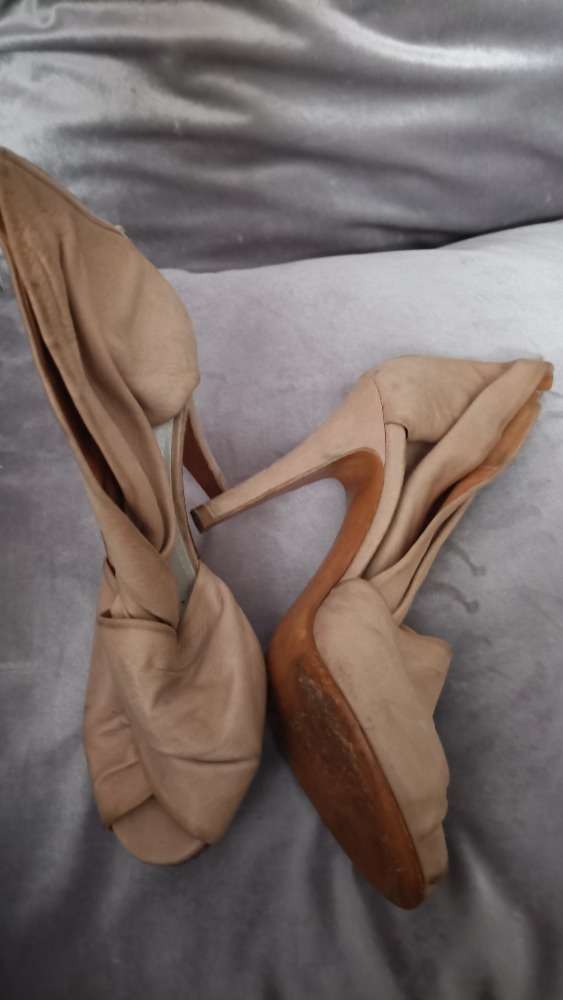Blushed pink heels with knot details by Maison Margiela