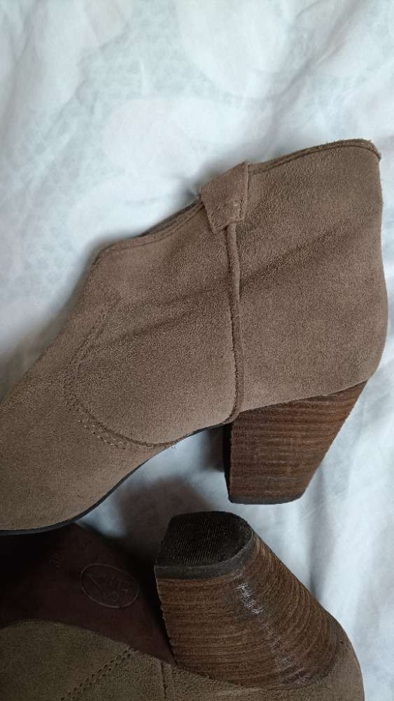 Suede tan brown ankle boots by ASH