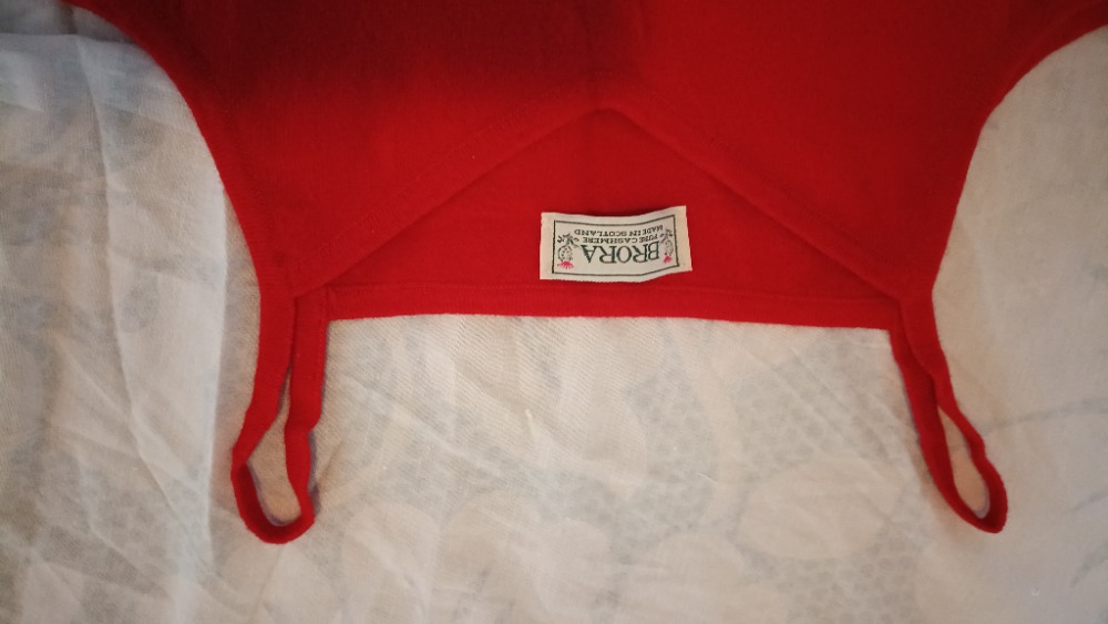 Red cashmere tank top by Brora