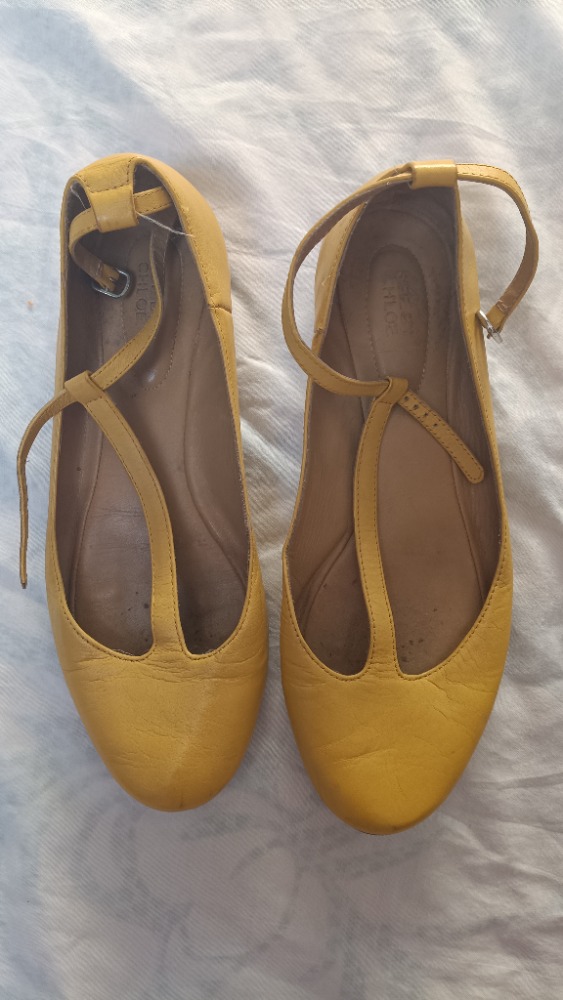 Yellow leather flat pumps with T bar by Chloe