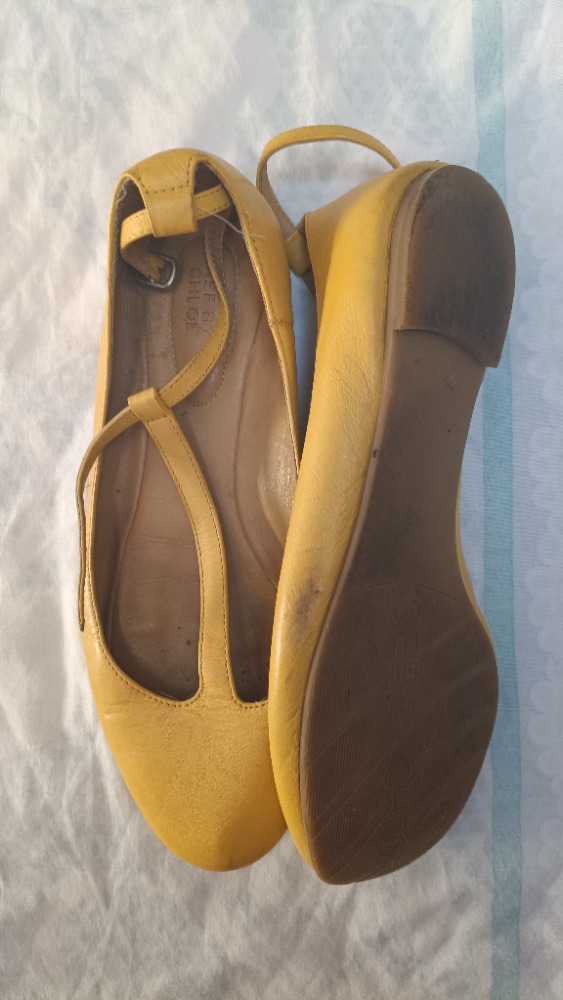 Yellow leather flat pumps with T bar by Chloe