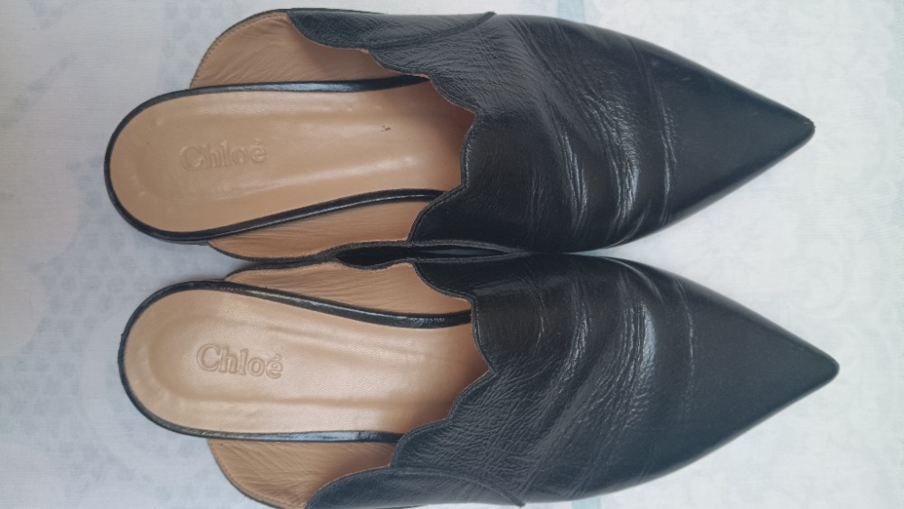 Black patent leather mules slippers by Chloe