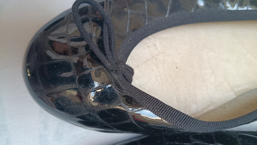 Blac ballet flat shoes by French Sole