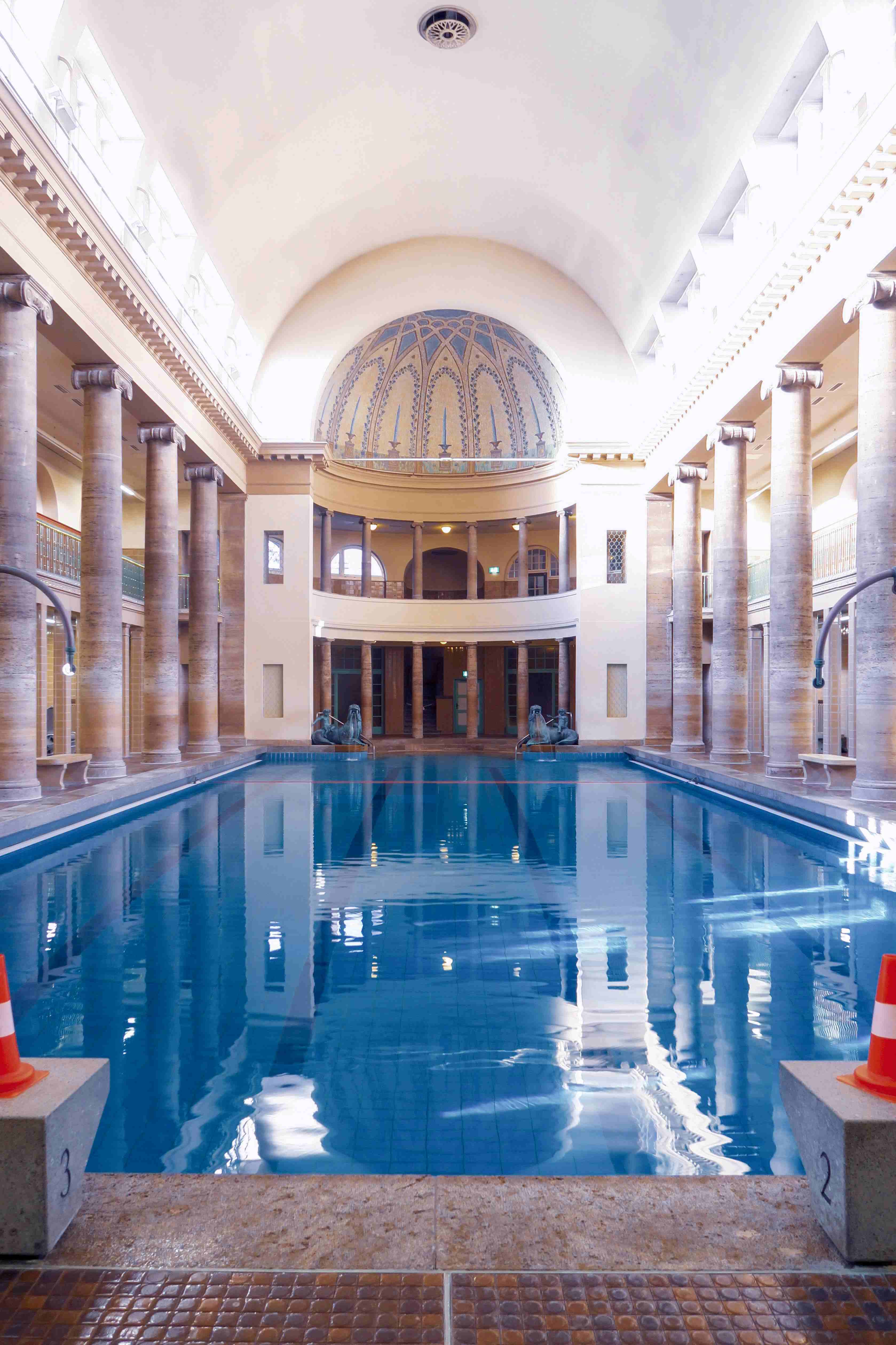 Budapest thermal spa swimming