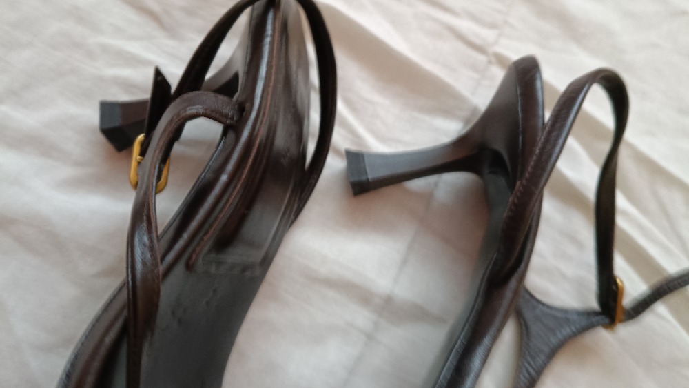 Black sandals with kitten heel by Massimo Dutti