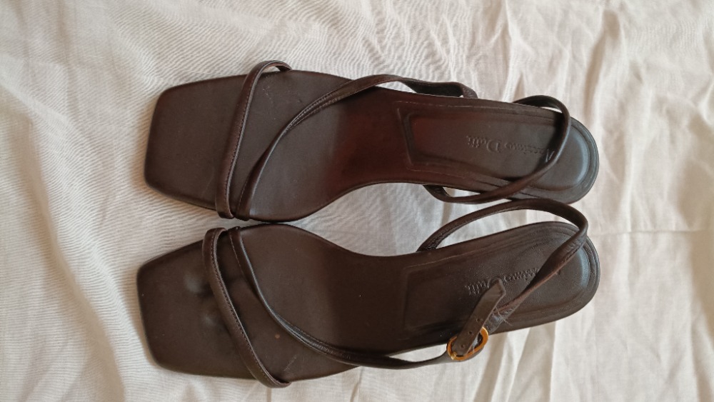 Black sandals with kitten heel by Massimo Dutti