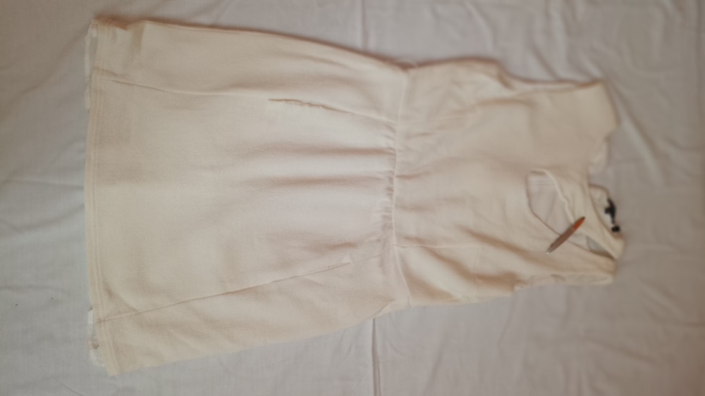White sheath knee length dress by Raoul