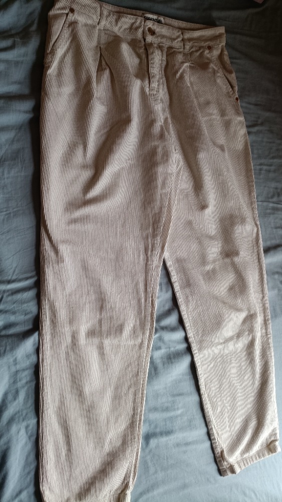 Essential Antwerps white corduroy trousers