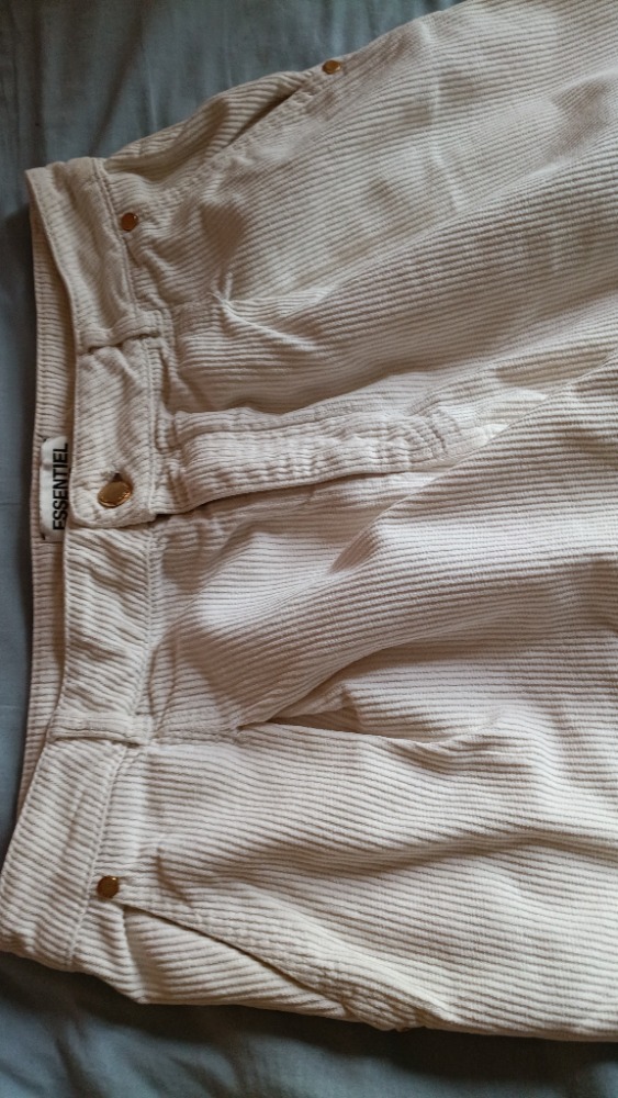 Essential Antwerps white corduroy trousers