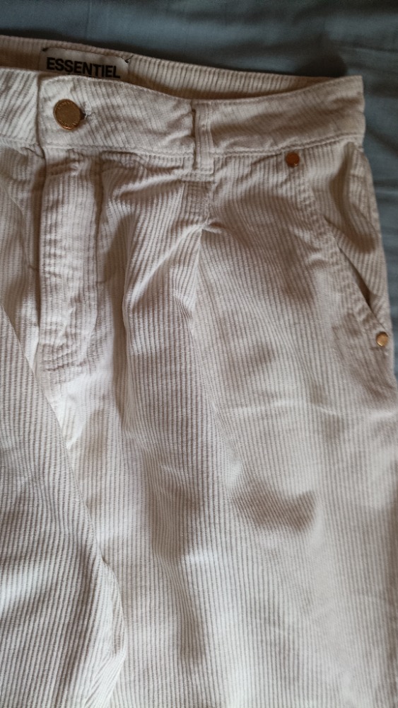 Essential Antwerps white corduroy trousers