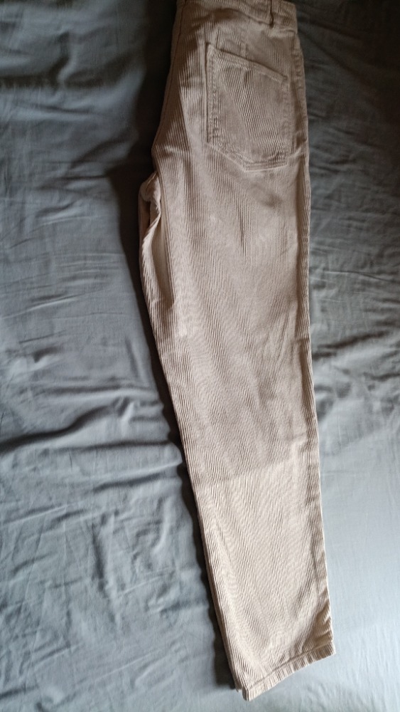 Essential Antwerps white corduroy trousers
