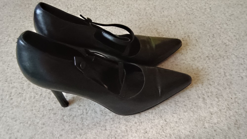 Black high heel pumps with cross strap details