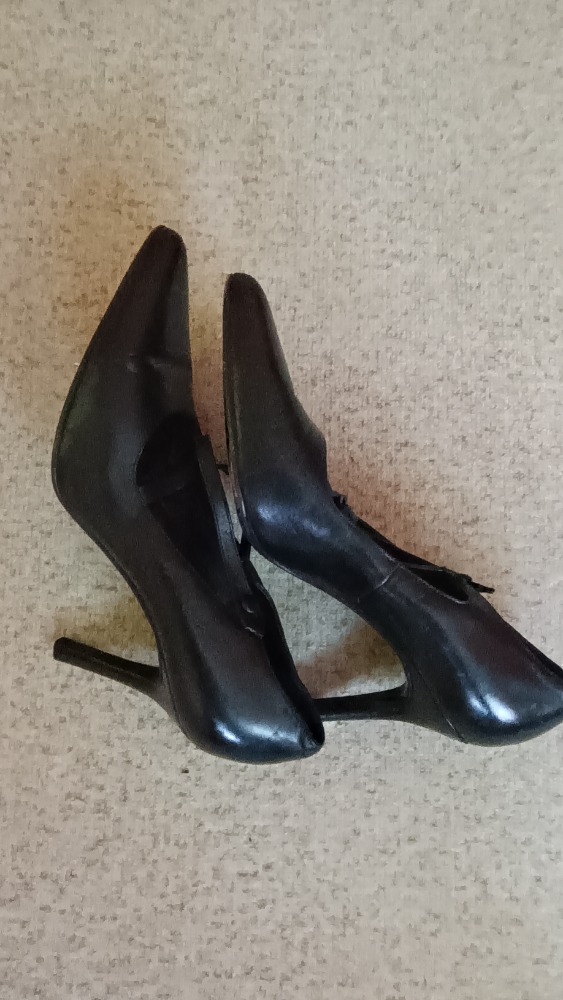 Black high heel pumps with cross strap details