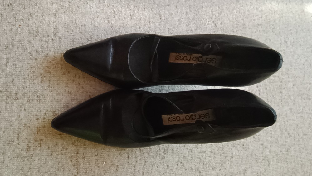 Black high heel pumps with cross strap details